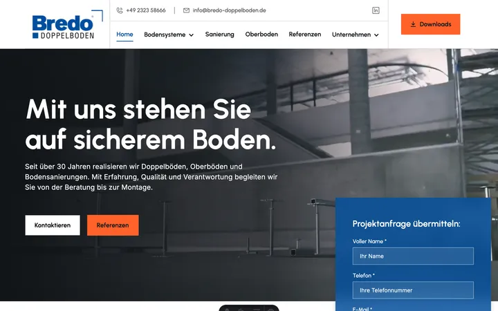 Bredo Doppelboden — neue Website mit dem Leitspruch „Mit uns stehen Sie auf sicherem Boden" und Projektanfrage-Formular
