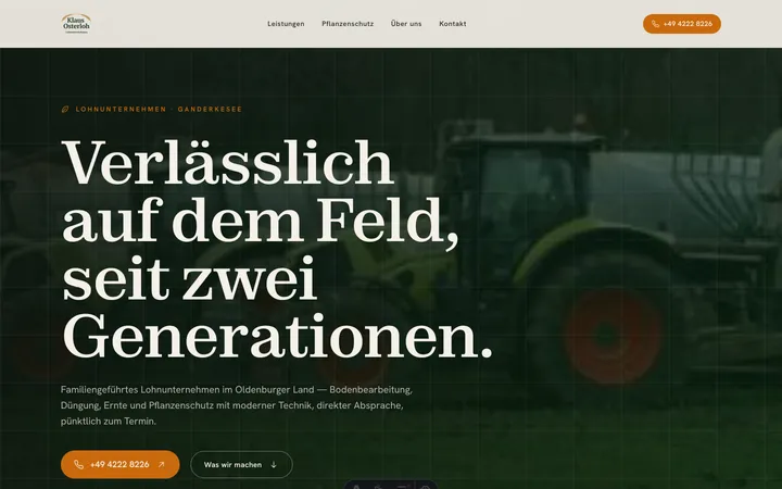 Lohnunternehmen Klaus Osterloh — Hero mit Trecker im Feld und Slogan „Verlässlich auf dem Feld, seit zwei Generationen"